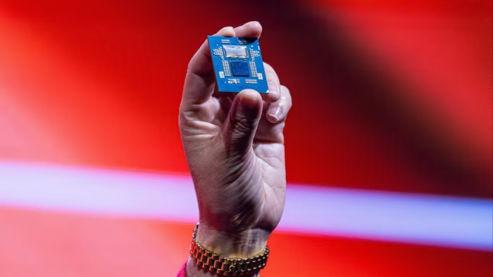 NVIDIA a obtenu du gouvernement américain l'autorisation d'exporter des puces H20 vers la Chine, en échange d'une part de son résultat sur ce marché.

C'est une vraie évolution : une entreprise obtient une licence d'exportation sur des matériels sensibles... en payant.

Et cela