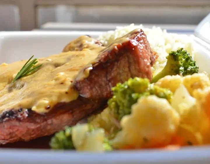 phalali_t_j's tweet photo. Spring is here and so is the flavour!  

Forget those boring desk snacks — Njays Family Restaurant is serving juicy steak, cheesy goodness, and tasty veggies that hit the spot.  

Whether you sit in or take away, they’re dishing out the taste of the season on every plate. https://t.co/cnL30n9RsA