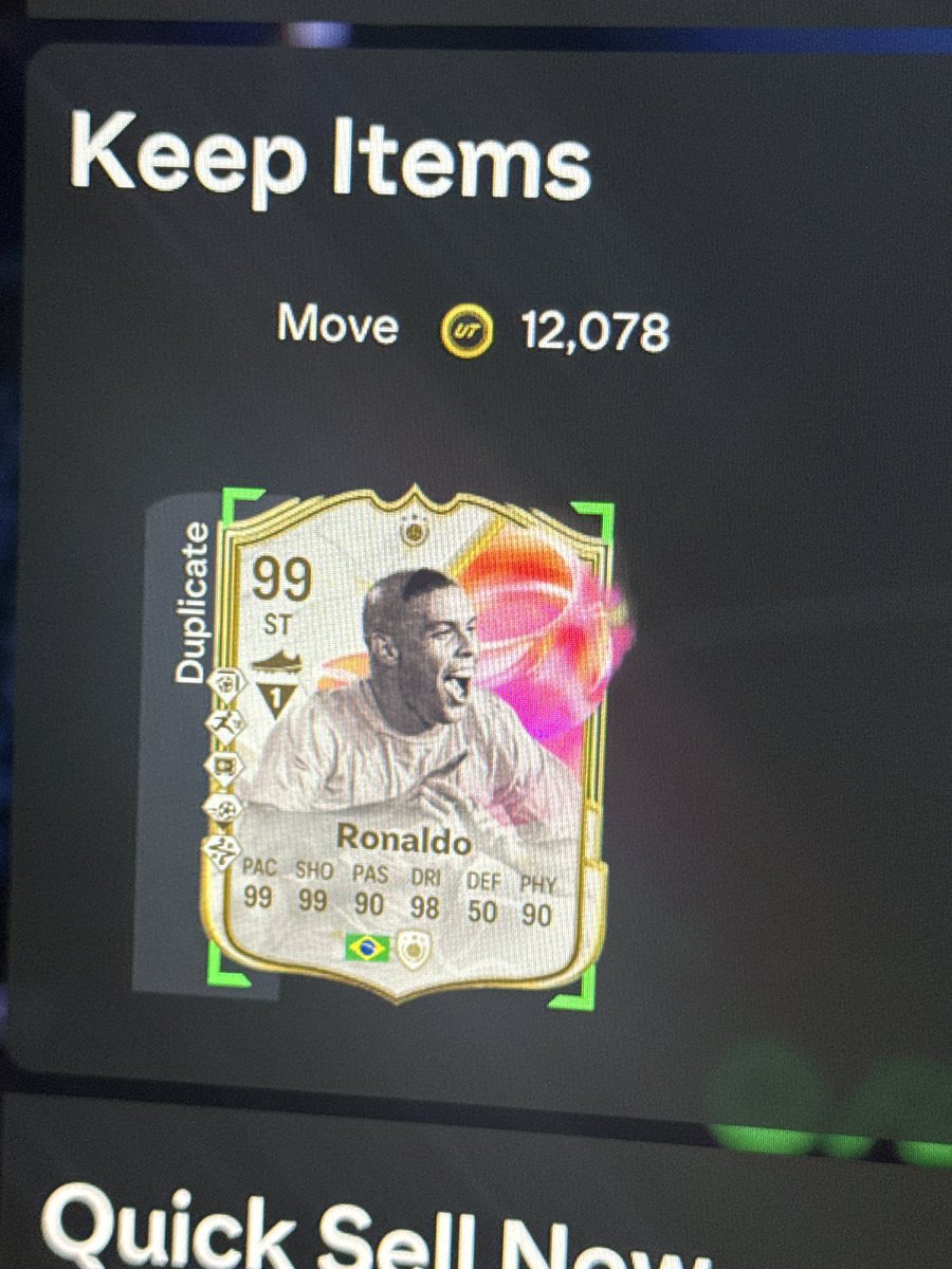 EdwinPinos2's tweet photo. Lol will i even be able to sell him 🤣 #FC25 #ultimateteam #futchamps #r9 #EAFC25 #futties https://t.co/kKKj7TagQx