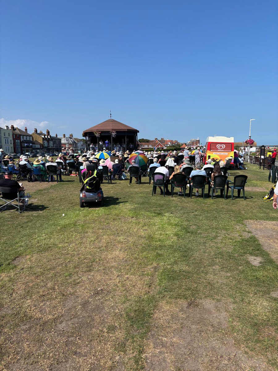 Deal Bandstand tweet media