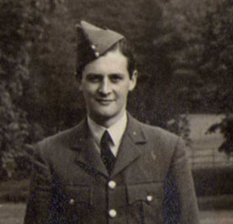 pettore's tweet photo. Lost his life this day 11th.August 1940.

PO. Julian Langley Smithers.
One of THE FEW.
https://t.co/ECu8TjtFHW

Shot down in his Hurricane during combat and crashed into the sea.
Age 24. https://t.co/AjmJgpeoCB