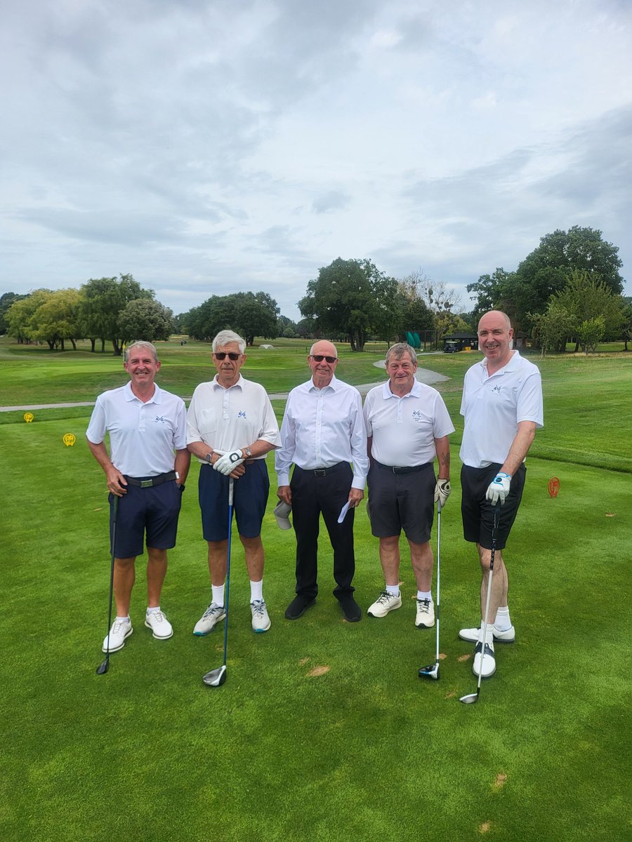 On Thursday, we hosted the Surrey Captains Presidents Day. This was due to our member, Kris Dolinski, being the president of Surrey this year. 👏 
Our past Captain David Bigg won the singles competition with 43 points.
A wonderful day was had by all, brilliant! 👏