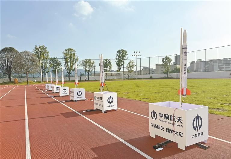 MorningGBA's tweet image. Ready for liftoff! 🚀 In Shenzhen, 180 kids and parents joined a hands-on rocket science camp — building, launching, and safely recovering 12 model rockets carrying “egg payloads.” The event sparked curiosity and planted seeds of space dreams. 

#Shenzhen #STEM #RocketLaunch…