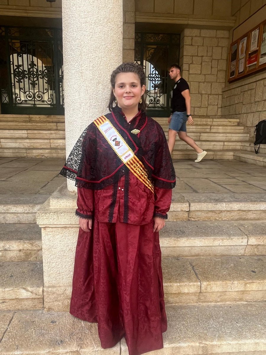 ApasaMontsia's tweet photo. Aquest any, la nostra pubilla infantil representant d’#APASA a les #FestesMajors d’#Amposta 🎉, és Melody Espó Baldomar. Li volem agrair i li desitgem que gaudeixi molt de les festes i que per a ella sigui una experiencia inolvidable plena d’alegria, il·lusió i bons records ☺️👏 https://t.co/PBEn3z3j0K