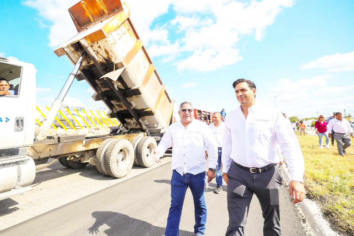 #Reynosa Cuenta San Valentín con mejor acceso desde carretera Reynosa-Monterrey
El Alcalde Carlos Peña Ortiz aplicó el Programa de Bacheo y Rehabilitación de Pavimento en la colonia San Valentín, donde personalmente hizo una supervisión para que la obra laprensa.mx/notas.asp?id=7…