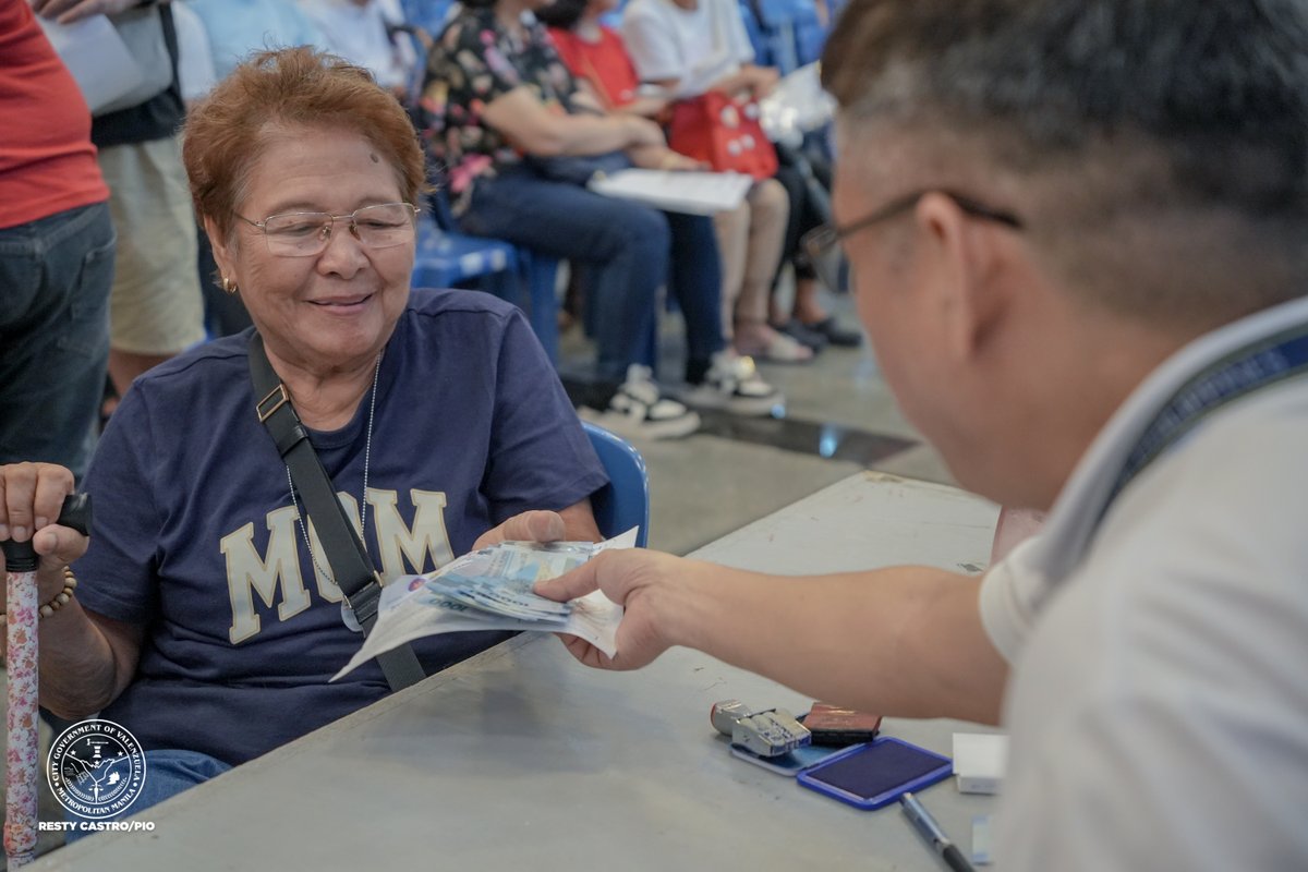 IN PHOTOS: Over 254 senior citizens aged 80, 85, 90, and 95 received a ₱10,000 cash gift today, including a 100-year-old from Barangay Karuhatan at the ALERT Multipurpose Hall today, August 11, 2025.  

#ValenzuelaNews #Valenzuela