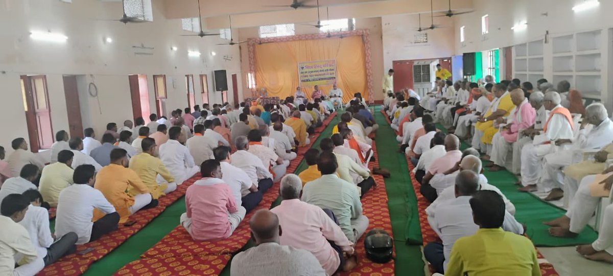 अयोध्या के चारों ओर हिंदुत्व जागरण में प्रमुख भूमिका निभाने में ८४ कोसी परिक्रमा का महत्व का योगदान रहा है. उसके लगभग ४२ पड़ावों के धर्मभक्त समाज बंधू हिंदुत्व के कार्यवृद्धी पर विचार करने अयोध्या में एकत्र आये. कार्यविस्तार का संकल्प सबने मिलकर लिया.