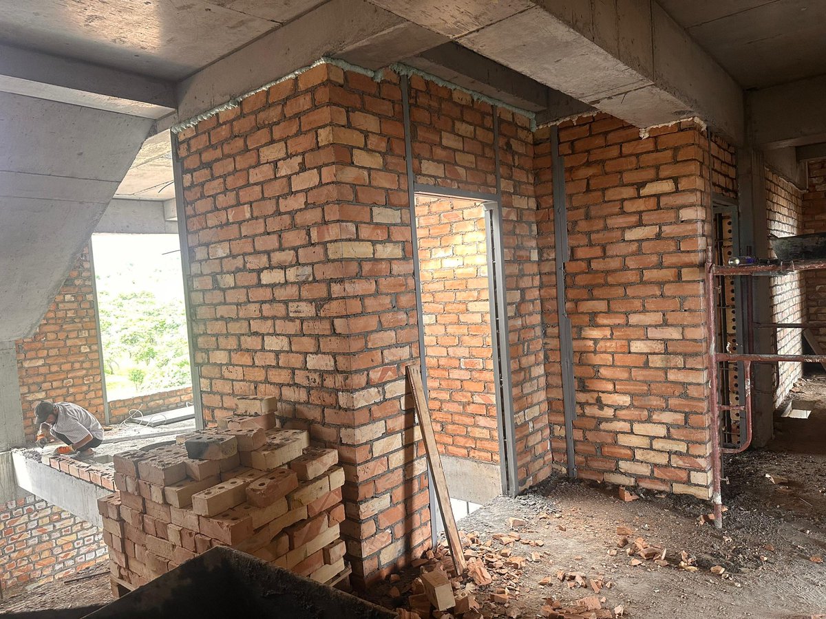 Deprem olduğunda en sinir bozucu şey; İnşaat Mühendislerine değil de  Yenebilimciler’e akıl danışılmasıdır. Deprem kaçınılmaz bir doğa olayıdır. Depremle mücadele edecek olanlar ise jeologlar değil İnşaat Mühendisleridir.