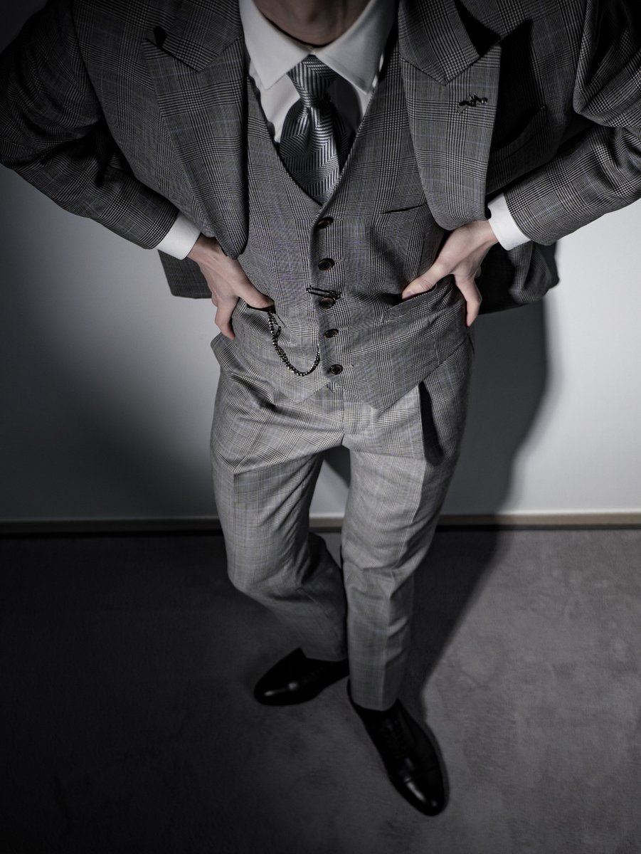 suitpic's tweet image. No.3 1st 하이 앵글 자료 사진.
#highangle #croquis #posereference #크로키