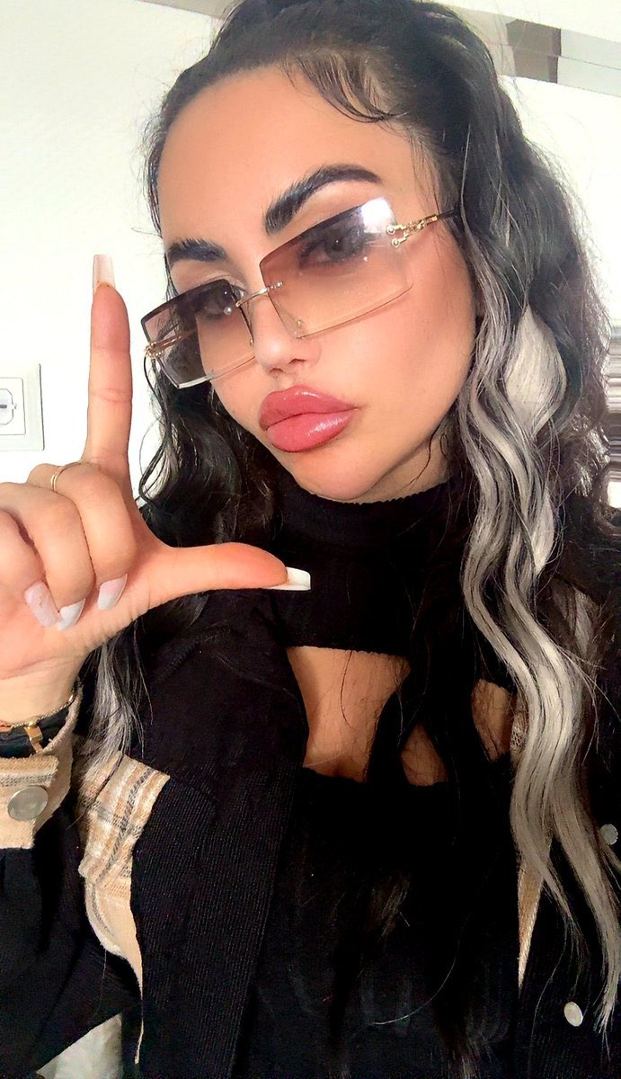 Bonjour, les cochons ! Qui est le premier à grogner pour moi aujourd'hui ?! 👸🏻💸🐷