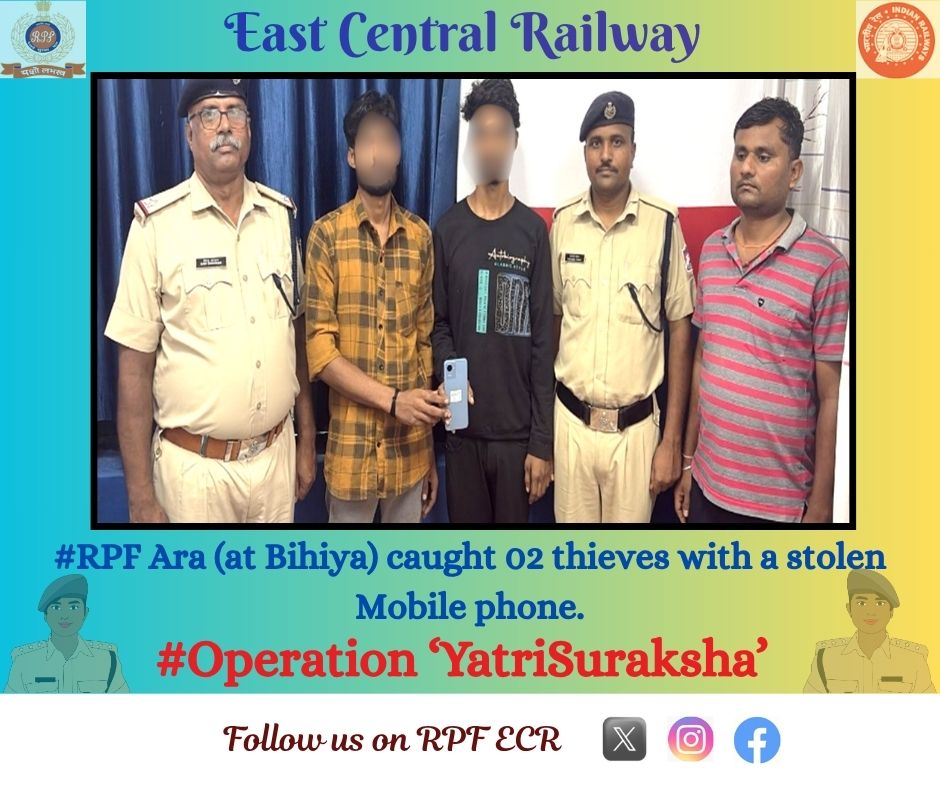 rpfecrhq1's tweet photo. Alert #RPF staff at Bihiya Railway Station nabbed 02 TOPB criminals red-handed while stealing a passenger’s mobile phone 📱 worth ₹15,000.

Swift action ensured recovery of stolen property &amp; registration of case. 
#PassengerSecurity #ECR #CrimeControl
@RPF_INDIA https://t.co/RQZpIK7GPn