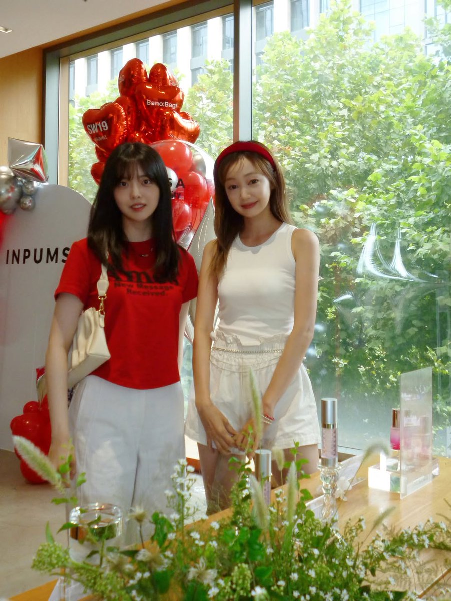 wkmk_justUS's tweet photo. 250809 [IG POST w/☁️]
❤️🤍

cre. mi.m00n
#위키미키 #WekiMeki #지수연 #JISUYEON
(https://t.co/W7e9lHi69P) https://t.co/C6DrMI4XO9