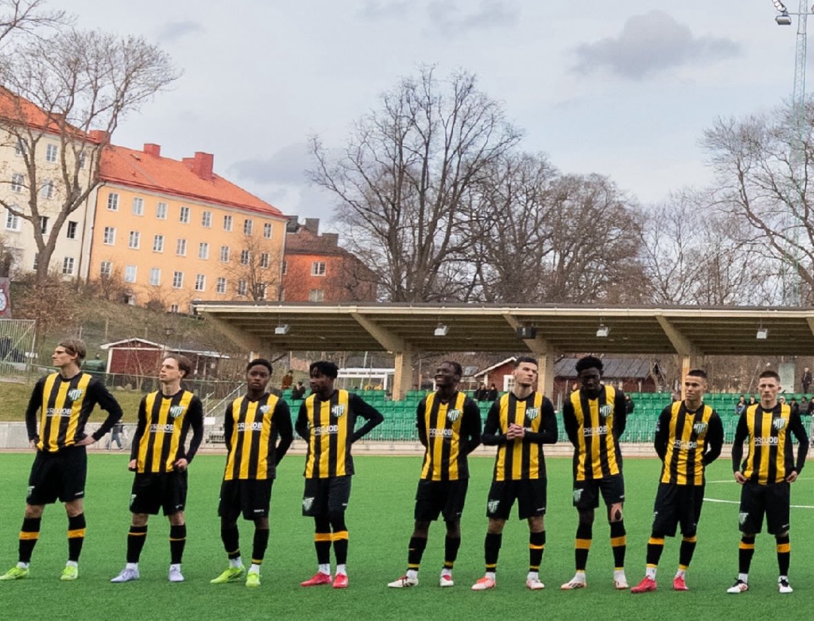 Viktig match ikväll på Kanalplan när Hammarby TFF tar emot FC Stockholm.

Av nyförvärven verkar det som att bara vänsterbacken Yusei Shima🇯🇵 är spelklar. 

Saah Moses🇱🇷 &amp; Suwai Kebbeh🇬🇲 väntar fortfarande på arbetstillstånd, återstår att se om det löser sig under dagen.