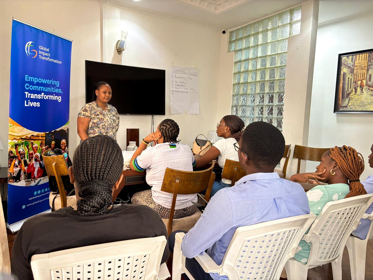 The first session of our 6 week 𝐃𝐢𝐠𝐢𝐭𝐚𝐥 𝐁𝐮𝐬𝐢𝐧𝐞𝐬𝐬 𝐓𝐫𝐚𝐢𝐧𝐢𝐧𝐠 𝐏𝐫𝐨𝐠𝐫𝐚𝐦𝐦𝐞 with 𝐇𝐞𝐫 𝐈𝐧𝐢𝐭𝐢𝐚𝐭𝐢𝐯𝐞 kicked off with unstoppable energy and inspiration! 

Youth with young women in the lead united to strengthen their digital competencies,