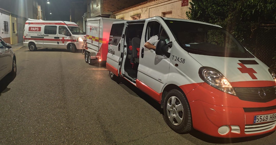 CruzRojaLeonES's tweet photo. Ante los incendios que afectan a la provincia, este domingo reforzamos la atención en los albergues de Ponferrada ✅🛏️

➕ A través del ERIE Albergue, habilitamos 8️⃣4️⃣ camas en el pabellón Lydia Valentín y 6️⃣ en el de Flores del Sil.

🙌 ¡Todo nuestro apoyo y solidaridad! https://t.co/p6TPuxpsn4
