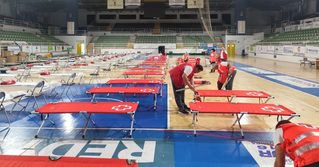 CruzRojaLeonES's tweet photo. Ante los incendios que afectan a la provincia, este domingo reforzamos la atención en los albergues de Ponferrada ✅🛏️

➕ A través del ERIE Albergue, habilitamos 8️⃣4️⃣ camas en el pabellón Lydia Valentín y 6️⃣ en el de Flores del Sil.

🙌 ¡Todo nuestro apoyo y solidaridad! https://t.co/p6TPuxpsn4