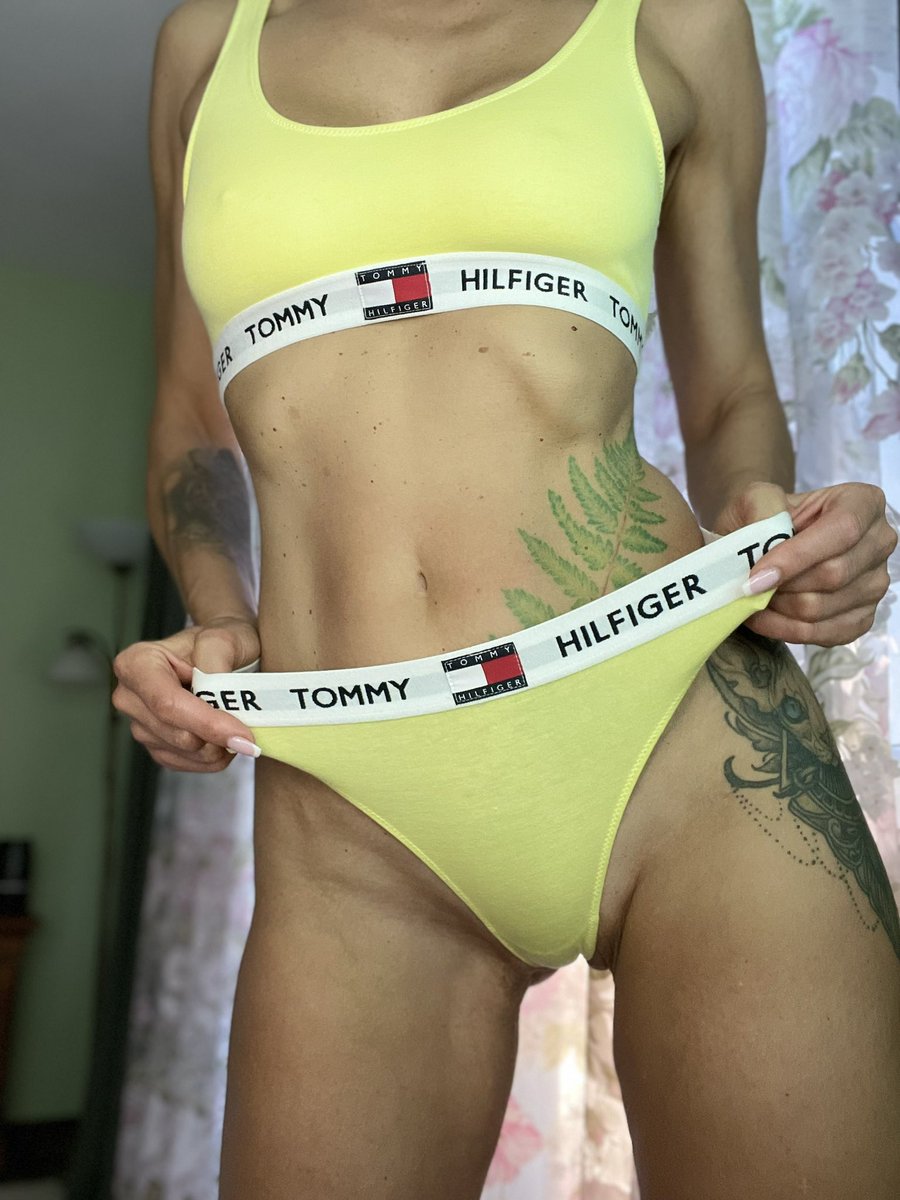 toplena_'s tweet photo. Heute bin ich mit Tommy zusammen.😋🫦
#HappyNewWeek #Montagslaecheln https://t.co/6nbnz8cNA1