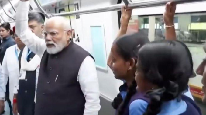 RailAnalysis's tweet image. PM Modi #inaugurates #BangaloreMetro #Yellowline and lays foundation for #Phase3 expansion

Read more: railanalysis.in/metro/pm-modi-…

#Titagarh #CRRC #Metro #Nammametro #BMRCL  #Phase2  #Trainsets #RVroad #Bommasandra #Foundationlaid #Stations #Urbanmobility #Railanalysis