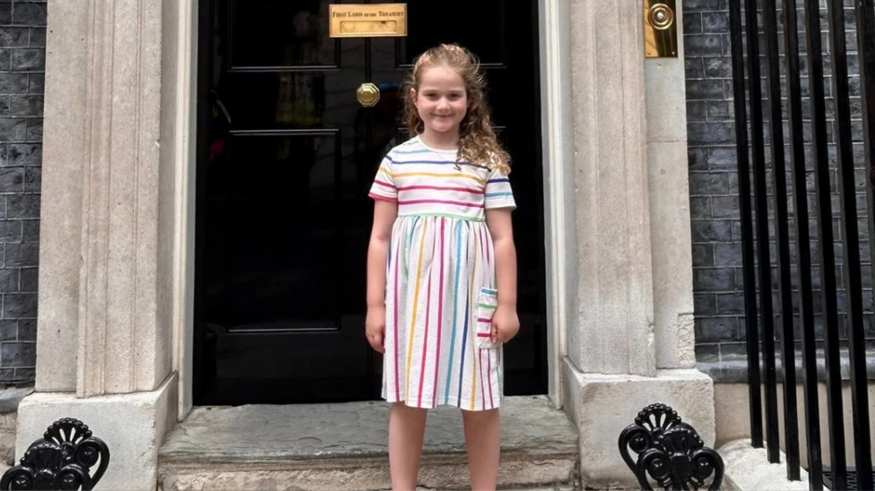 LeighDay_Law's tweet photo. Etta, the sister of five-year-old Benedict Blythe who died after an allergic reaction at school has joined children delivering a petition to Downing Street calling for Benedict's Law to protect pupils with allergies.

Leigh Day's  @LD_mvictor and @angelacbruno represent Benedict's family.

Read more: https://t.co/NiwixT0jv6