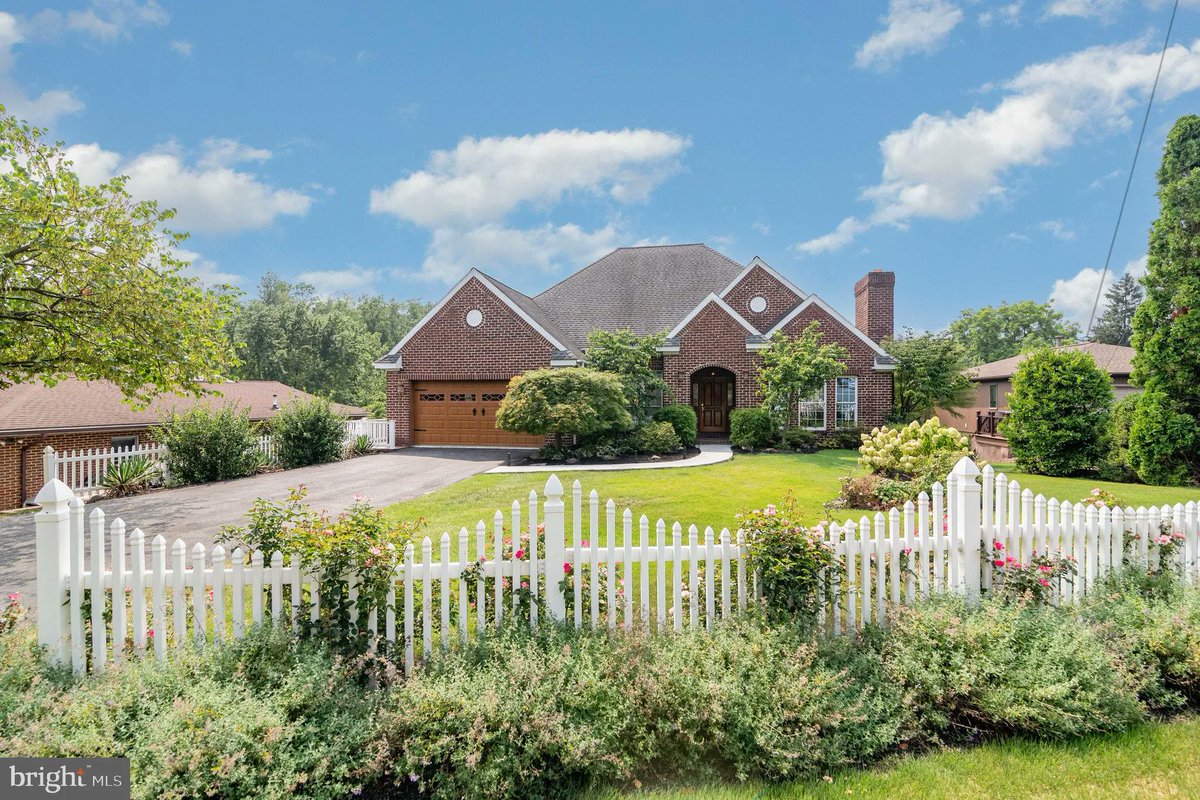 cindiw44's tweet photo. 119 N Humer Street, Enola, PA, 17025
3 bed | 3 bath 3650 Sq. Ft.
Active | 574900
https://t.co/UUTZUZCeEb
From the moment you arrive, you know this is more than a home - it's your personal resort. Built in 1991 from handmade brick and cared for with pride ever since, this... https://t.co/0Pnslv8hfm