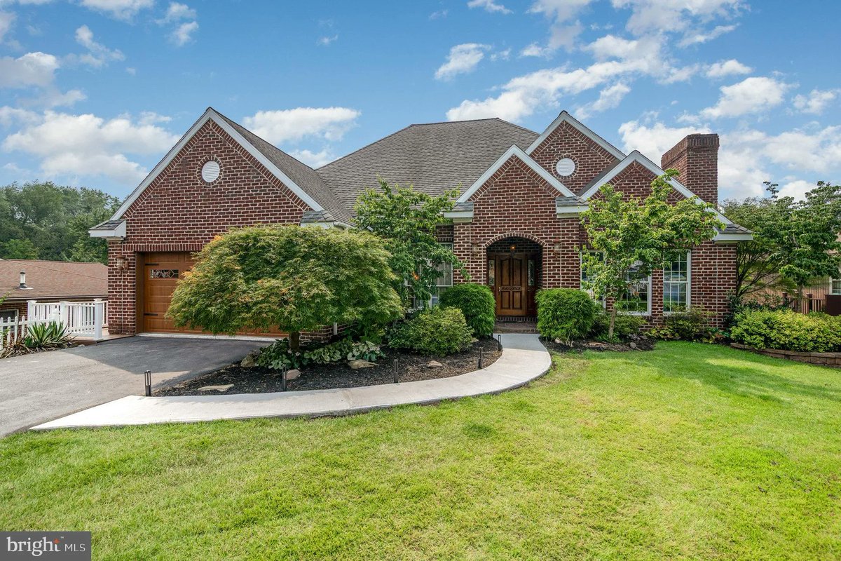 cindiw44's tweet photo. 119 N Humer Street, Enola, PA, 17025
3 bed | 3 bath 3650 Sq. Ft.
Active | 574900
https://t.co/UUTZUZCeEb
From the moment you arrive, you know this is more than a home - it's your personal resort. Built in 1991 from handmade brick and cared for with pride ever since, this... https://t.co/0Pnslv8hfm