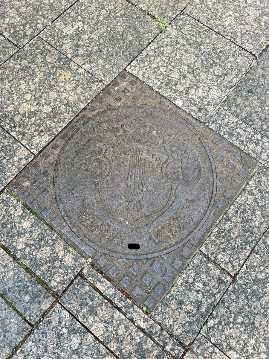 RanasTweets's tweet image. Tag 2 des Vaasan Marssi führte vom Zentrum #Vaasa s in den Norden. Man kommt am Rathaus/Gericht, durch ein kleines ehemaliges Industriegebiet, das Univeritätsgelände und an einem Bootsmuseum vorbei. #Vaasa #IML #RanagoesFinland