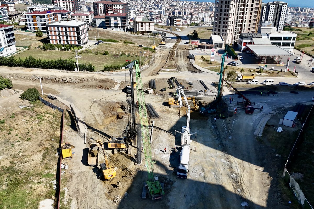 Halit Doğan (@halitdoganbsk) on Twitter photo Haftanın ilk gününe;
📍Recep Tayyip Erdoğan Bulvarında başladığımız farklı seviyeli kavşak çalışmalarımızı ve
📍 Kenan Şara Köprüsü Ek Kol Bağlantıları Eklenmesi ve Kavşak Revizyonu çalışmalarını yerinde inceleyerek başladık.
🚧Samsun’umuzun ulaşım altyapısını güçlendirmek için Haftanın ilk gününe;
📍Recep Tayyip Erdoğan Bulvarında başladığımız farklı seviyeli kavşak çalışmalarımızı ve
📍 Kenan Şara Köprüsü Ek Kol Bağlantıları Eklenmesi ve Kavşak Revizyonu çalışmalarını yerinde inceleyerek başladık.
🚧Samsun’umuzun ulaşım altyapısını güçlendirmek için