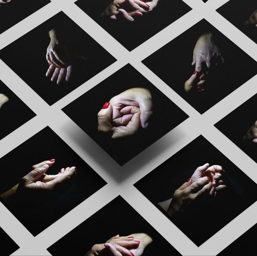 GuideTheArtist's tweet image. _01.2022
Series#TheTouchofLove

A tribute to the physical or emotional connection between two individuals characterized by love, care, and tenderness.

Your hand… I’ll hold it every day,
In countless different ways,
To tell you that I love you.

#tendertouch 
#emotionalbond