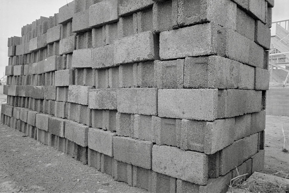 LRonLacy's tweet photo. ‘Cinder block used for building, Greenbelt, Maryland’
Photographer Carl Mydans. August 1936.
#PhotographyIsArt #blackandwhitephotography #Photographer #CarlMydans #NewDeal #ResettlementAdministration #RA #housing #Construction #cinderblocks #Greenbelt #Maryland https://t.co/JyTHD8B5SY