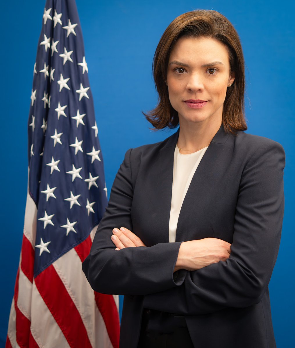 USEmbassyMoz's tweet photo. Seja bem-vinda, Abigail L. Dressel, nova Encarregada de Negócios dos #EUA em #Moçambique. A Missão 🇺🇸 continua a trabalhar junto com 🇲🇿 para reforçar a nossa parceria com o objectivo de fazer os nossos dois países e povos mais seguros, fortes e prósperos. #EstamosJuntos #USMZ https://t.co/C8ypynGRmE