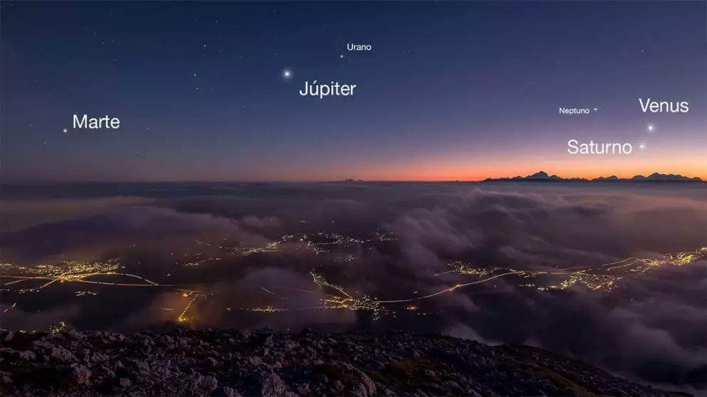 AztecaNoticias's tweet image. Seis #planetas alineados sobre #México

El desfile #cósmico coincide con la lluvia de meteoros perseidas, lo que lo convierte en una oportunidad doblemente atractiva para observar el cielo estos días.

bit.ly/4mziBk7