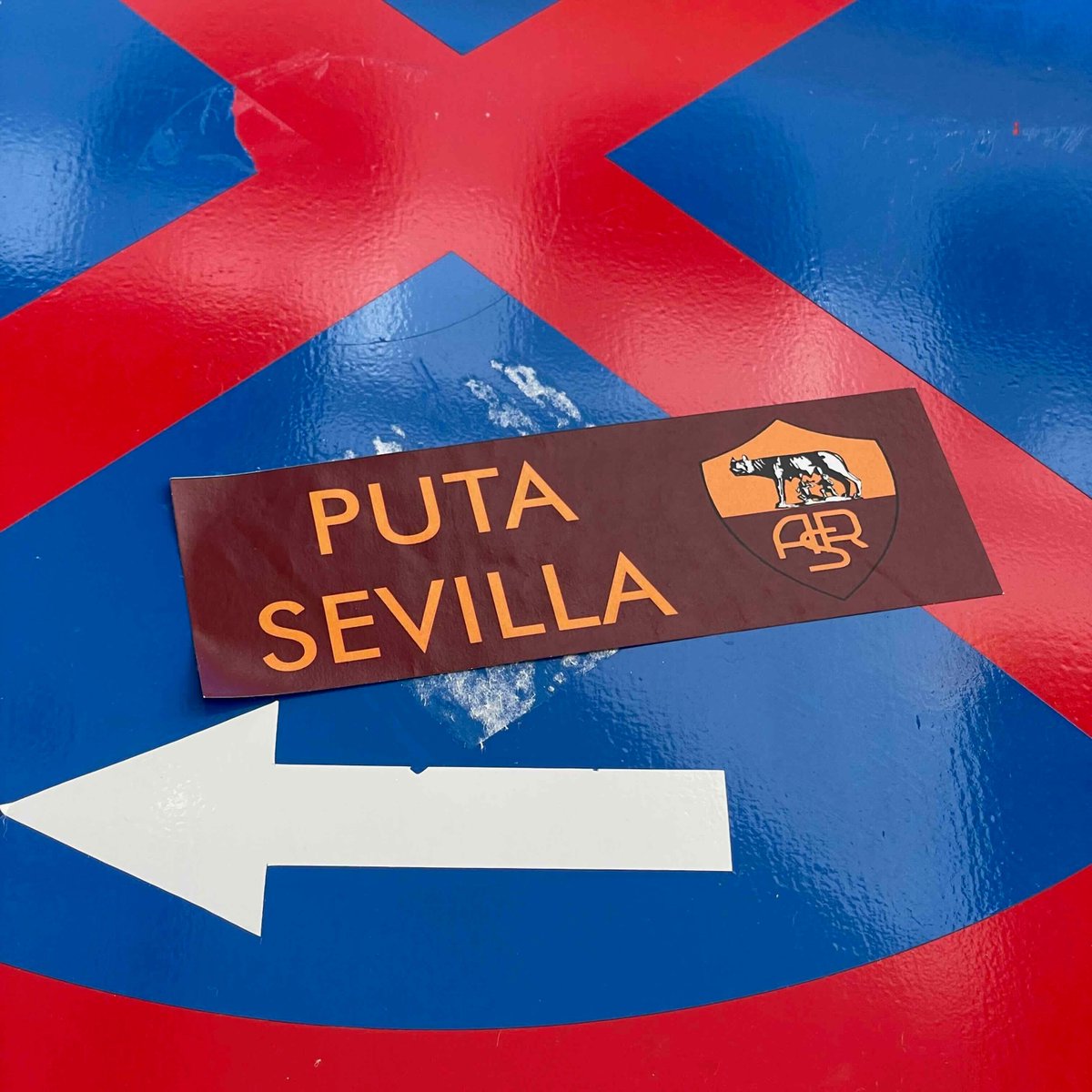 StickerHunting's tweet photo. 🇮🇹 AS Roma
✅ Seville, Spain
⚽ AS Roma became the first Italian team to win the UEFA Europa Conference League in the 2021-22 season, defeating Feyenoord 1-0 in the final.
#️⃣ #ASRoma #Giallorossi #SerieA #EuropaConferenceLeague #StickerHunting https://t.co/Qai38h15lk