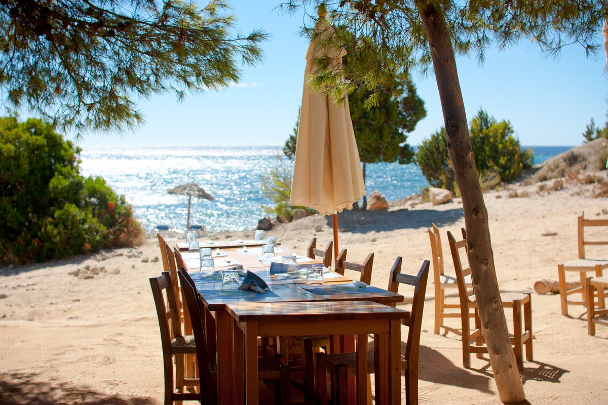 Santjosepibiza's tweet image. Dining by the sea in Sant Josep 💙 😋
Fresh from the Mediterranean to your table — savour the flavours of our seafood cuisine, where every bite tells the story of the sea.

#seafoodlovers #foodie #MediterraneanFlavours  #lovesantjosep #santjoseplovers #santjosepdesatalaia #Ibiza