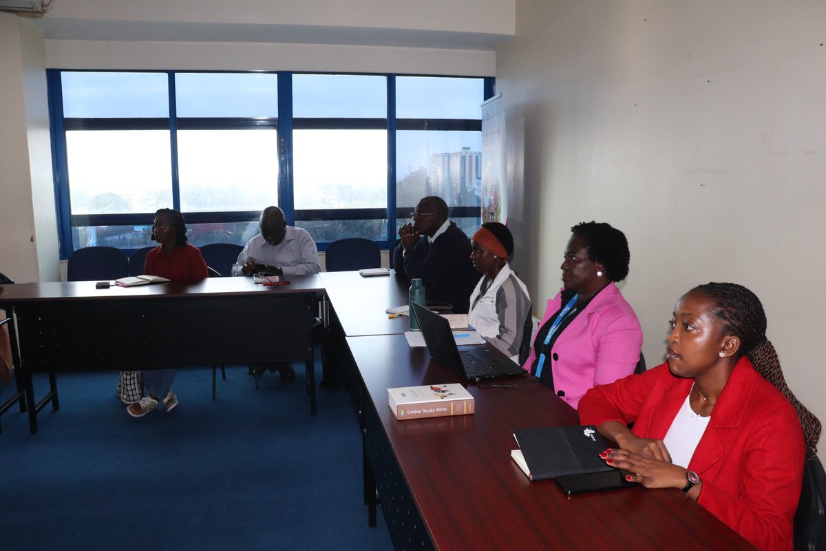KenyaEditors's tweet photo. KEG CEO Rosalia Omungo: "In response, @giz_gmbh Kenya and @KenyaEditors co-produced a Climate Change Reporting Manual for journalists and editors. This masterclass is based on that manual."
Check out the manual via🔗https://t.co/wx538WhkVK
#ClimateChangeReporting
#CCMasterclass
