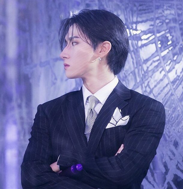 changkyunnyang's tweet photo. anime                          real life https://t.co/bQm6uT7bLk