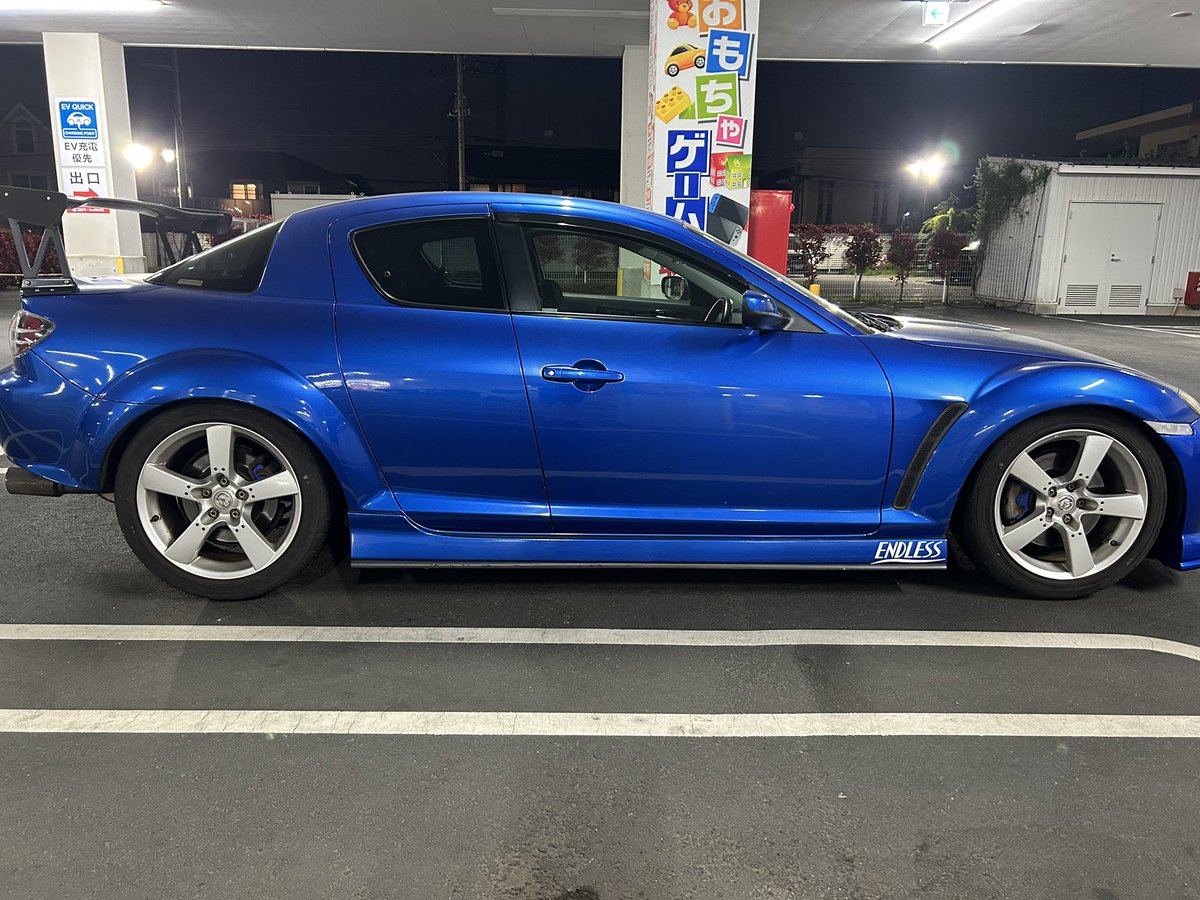 jishikaw8's tweet image. 遅ればせながらエイトの日。まだ乗り換えたい車が無い。年明け壊れたけど治したからまだ乗る！
#エイトの日　#8の日　#RX8 #低床キャンピングカー