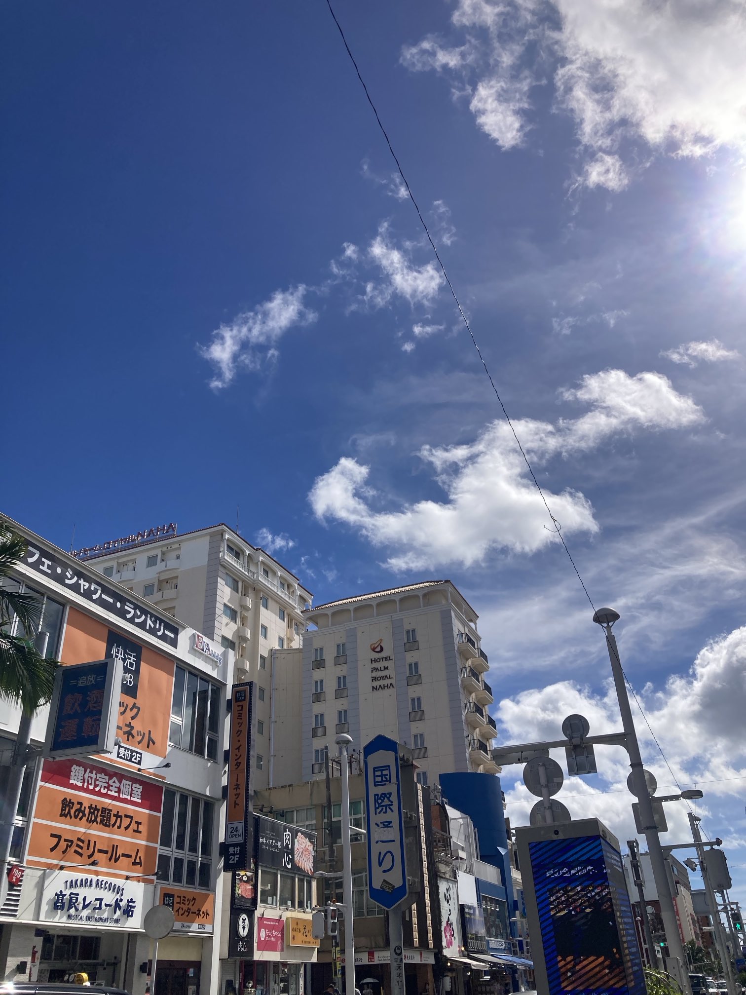 沖縄CITY A&W 泡瀬店 | A&W沖縄