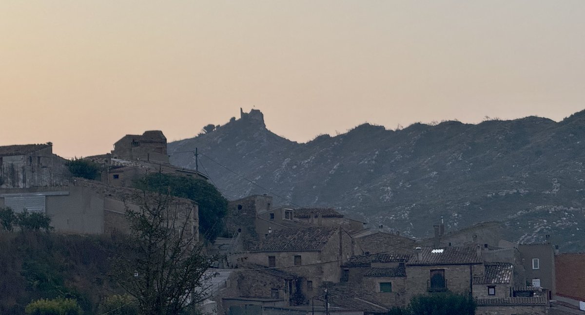 tribusdelasegarra.cat/2025/08/11/bon…
Bon dia
Bellprat i el castell de Queralt, de bon matí
Baixa Segarra
#segarrejant #goodmorning #Catalonia #magradaelmeupaís <a href="/finslagorra_1/">finslagorra ||*|| SÍ</a> <a href="/jolival65/">JOliva||*||</a> <a href="/montserumbau/">montserrat rumbau</a> @martapontnou <a href="/salvad_m/">RosamSal ||⭐|| 🏴󠁧󠁢󠁥󠁮󠁧󠁿#Jo soc CDR# *CxR*</a> <a href="/mccorominas/">Carme Corominas</a> <a href="/xatoQuico/">Xato Quico Tram 37</a> <a href="/Ifarre2/">Imma</a> <a href="/CanelaBalsebre/">rosa canela</a> <a href="/mnadal13/">Marta Nadal</a>