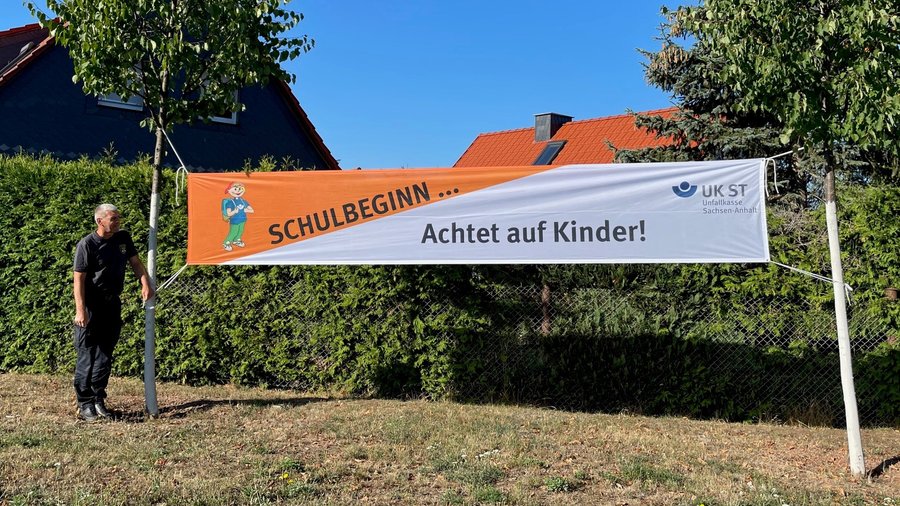 Die #Sommerferien sind vorbei – in Sachsen-Anhalt starten die Schulen wieder! 🚸 Viele junge Verkehrsteilnehmer sind unterwegs. 

Bitte besonders vorsichtig und aufmerksam fahren, gerade rund um die Schulen! 🚔#SicherheitImStraßenverkehr