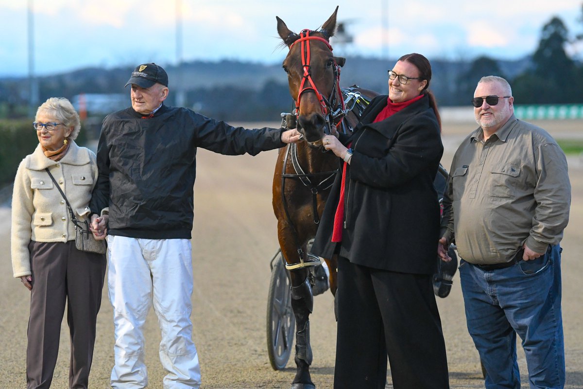 Team McDowell brings up a double on today's card.🥇🔥

Stagecoach trained by Dean and Kerry McDowell and driven by Lleyton Green reigned supreme in the <a href="/SuccessStud/">Success Stud</a> All Your Horse Breeding Needs Pace in a mile of 1.54.2.

#ClubMenangle | <a href="/Bagley05/">Bagley</a> <a href="/kezzamc14/">Kerry McDowell</a>