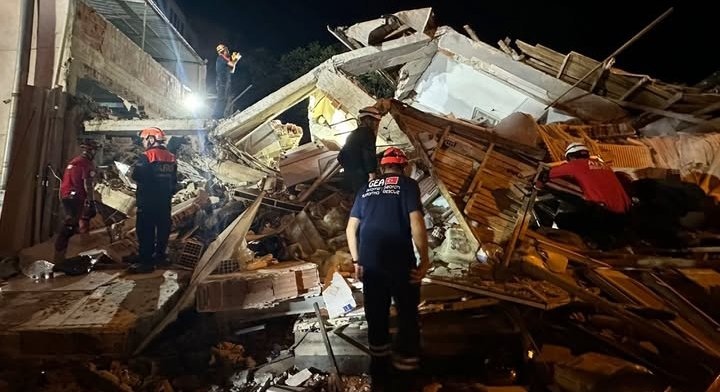 Balıkesir'in Sındırgı ilçesinde 10 Ağustos 2025 tarihinde, saat 19:53'te meydana gelen 6.1 büyüklüğündeki depremin hemen ardından, Bursa, Çanakkale, İstanbul ve İzmir'den Sındırgı merkeze ulaşan ekiplerimiz, keşif ve arama çalışmalarına destek vermiştir..