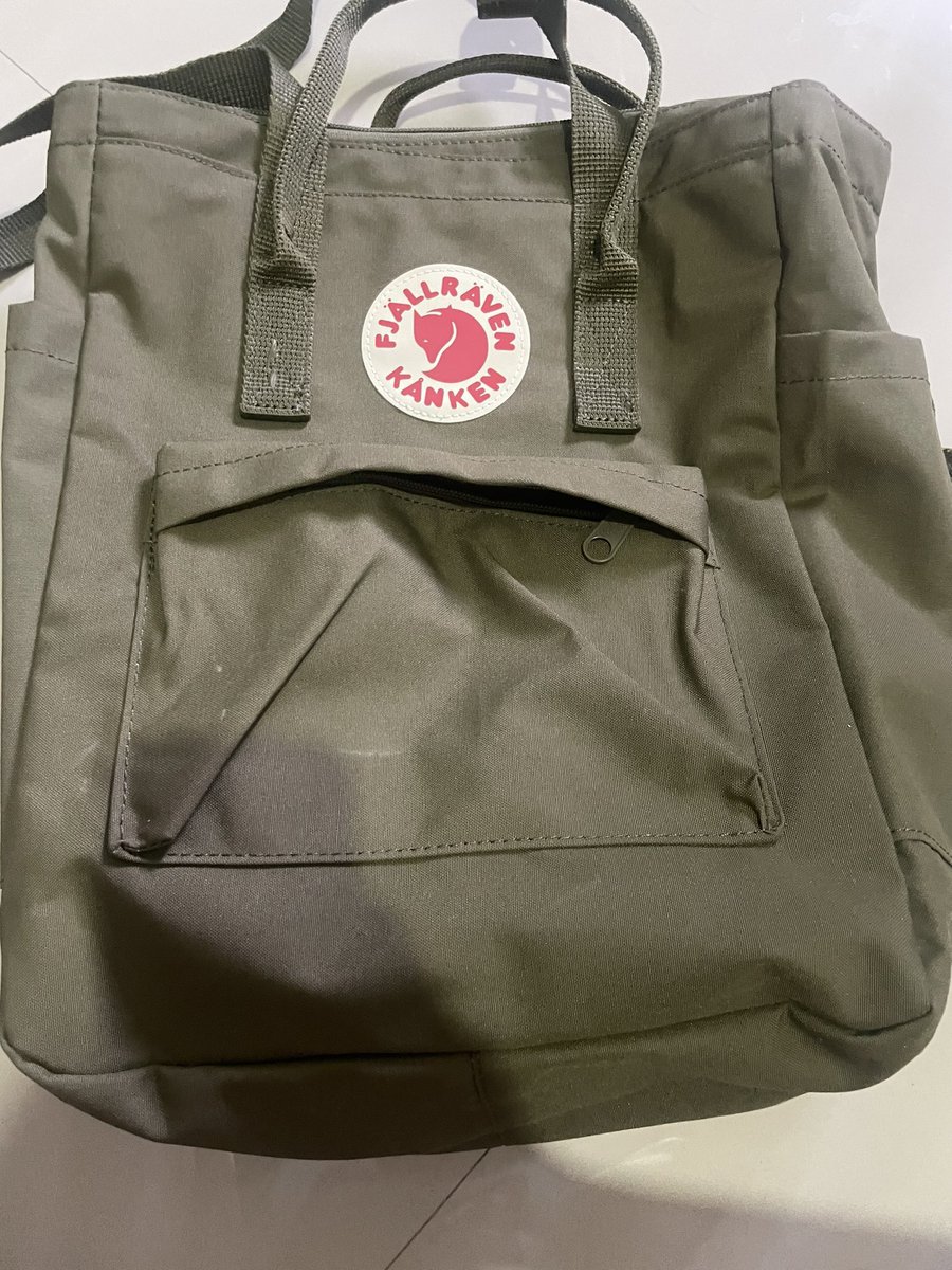 hahahantu6's tweet photo. For sale fjalraven kanken totebag g1000 #kanken #perlovedkanken #taskanken #kankeng1000 #wts #wtb #zonauang 
Tas kuliah #taskuliah https://t.co/diBsYswuVC