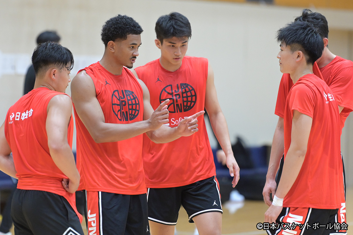 JAPAN_JBA's tweet photo. #AkatsukiJapan 男子U23日本代表
📝GLOBL JAM（カナダ遠征）直前合宿レポート
「ケミストリーが合えば良いチームになる」トロイ・マーフィージュニア選手
🎤網野友雄HC、佐藤涼成キャプテン
https://t.co/bCVsgZwMog

🍁#SEETHERISE GLOBL JAM🌎
📍カナダ・トロント
⏰️試合日程（※日本時間）
8/13(水)深夜24:30🆚アメリカ（ジョージタウン大学）
8/15(金) 3:00 🆚ブラジル
8/17(土) 7:00 🆚カナダ
https://t.co/0HNaCDNtbF

#バスケ #バスケで日本を元気に #日本一丸