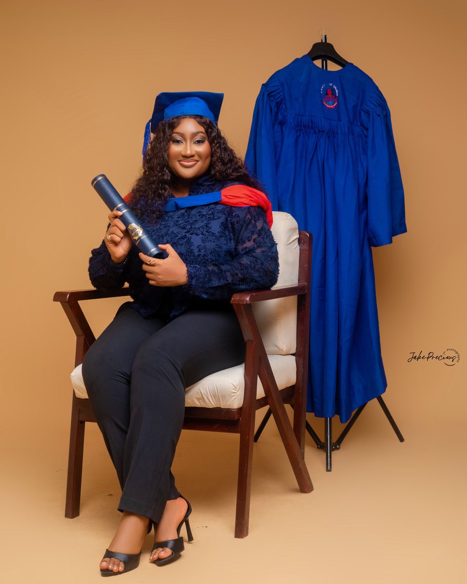joanna_bepeh's tweet photo. Sometimes, don’t carry school on top your head too much!!!

I’m not saying you should not take schooling seriously oh, please do 

But also learn high-income skills that can put money in your account, especially if you’re based in a country like Nigeria.

If you think I’m lying… go and ask people with certificates what they’re doing now and listen closely
