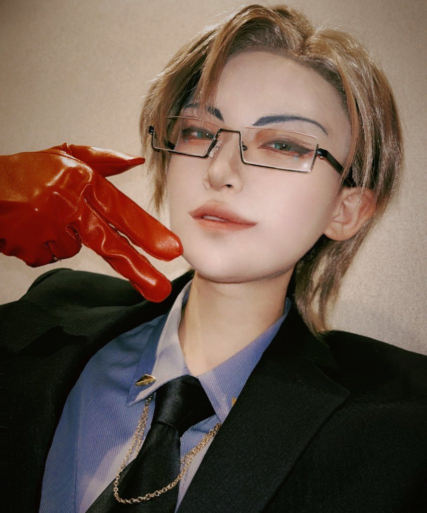 ⚠︎Cosplay⚠︎

③銃兎！
急遽さばちゃまが空却やりたいとのことで交換したから自分でもびっくりな初出しw
とっても難しかったので多分もうやることは無い😇