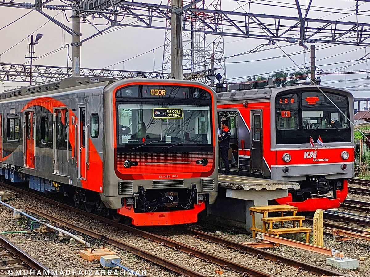 yoasobiloved's tweet photo. 古参プレイヤーと新参プレイヤーの出会い
•
JR東日本205系5000番台(武蔵野線)M29編成 + M34編成 (クハ205-13F + クハ205-16F).
IE305系CLI-225.1001-1012.
•
#jr205 #jr205series #205系 #jr205系 #ie305 #cli225 #ptinka #krlinka https://t.co/ylokL89Pub