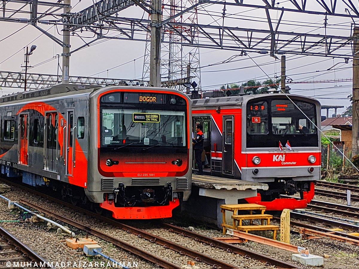 yoasobiloved's tweet photo. 古参プレイヤーと新参プレイヤーの出会い
•
JR東日本205系5000番台(武蔵野線)M29編成 + M34編成 (クハ205-13F + クハ205-16F).
IE305系CLI-225.1001-1012.
•
#jr205 #jr205series #205系 #jr205系 #ie305 #cli225 #ptinka #krlinka https://t.co/ylokL89Pub
