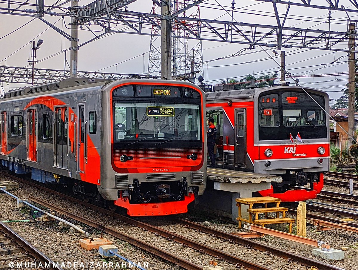 yoasobiloved's tweet photo. 古参プレイヤーと新参プレイヤーの出会い
•
JR東日本205系5000番台(武蔵野線)M29編成 + M34編成 (クハ205-13F + クハ205-16F).
IE305系CLI-225.1001-1012.
•
#jr205 #jr205series #205系 #jr205系 #ie305 #cli225 #ptinka #krlinka https://t.co/ylokL89Pub