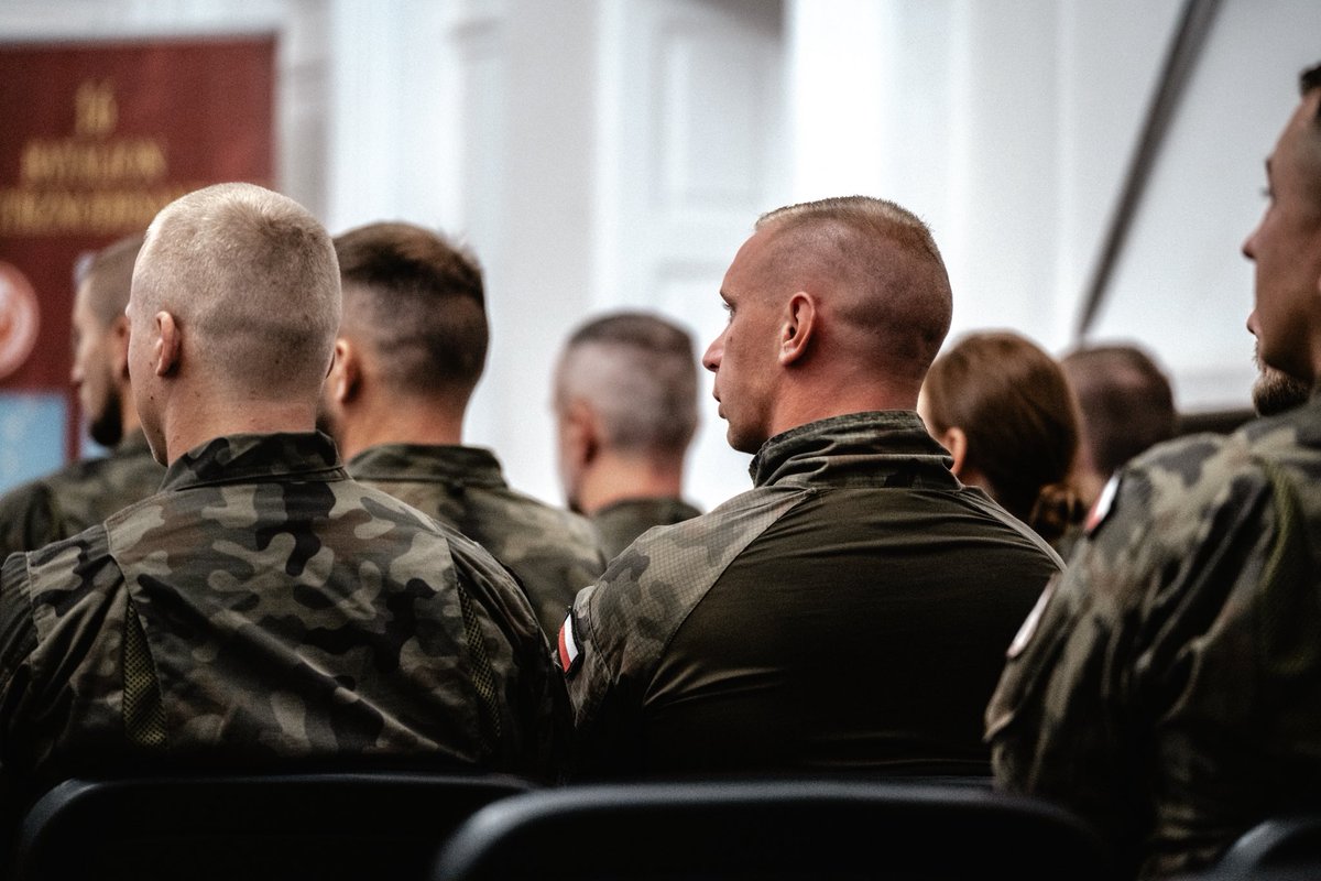 ◾️Ruszyła wyjątkowa - 6️⃣ edycja KD3 - kursu doskonalącego dla dowódców drużyn. Jest to autorski projekt 6 BPD podczas którego świeżo upieczeni podoficerowie uczą się dowodzenia pododdziałami szturmowymi w terenie lesistym i zurbanizowanym.

Więcej👇

facebook.com/share/p/1EBeBF…