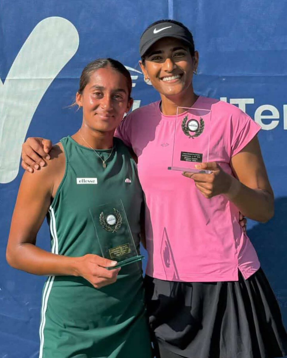 AITA__Tennis's tweet photo. Rutuja Bhosale clinches the ITF W35 Rowhampton doubles title
with partner Naiktha Bains 🇬🇧 in style.
The 2nd seeds battled through a tense final, saving a championship point and converting their 6th to lift the trophy. 💪
Final score - 4-6 6-1 (12-10)
#W35 #ITF https://t.co/0UUZuENOLw